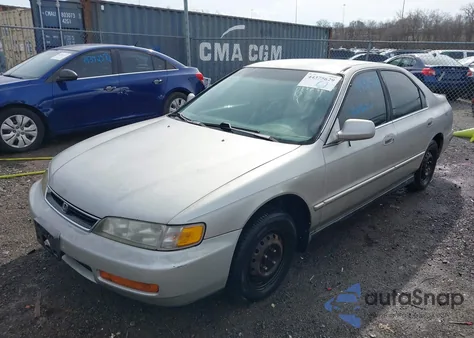 1996 Honda Accord Value z USA, uszkodzony, nr VIN 1HGCD5692TA219238